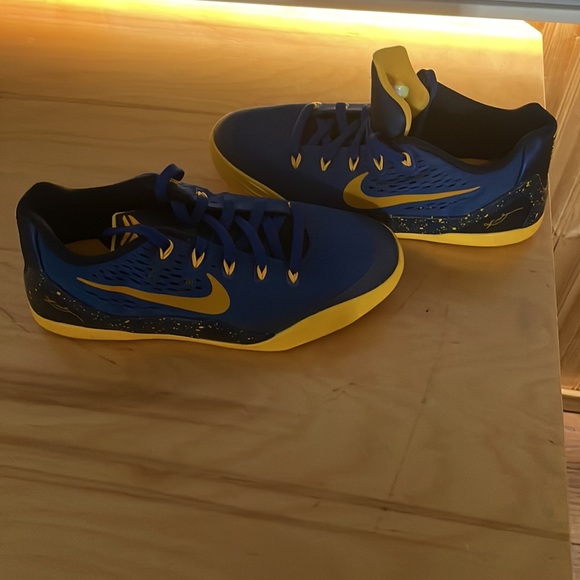 Kobe Nike Blue yellow size 5 youth - Picture 4 of 4